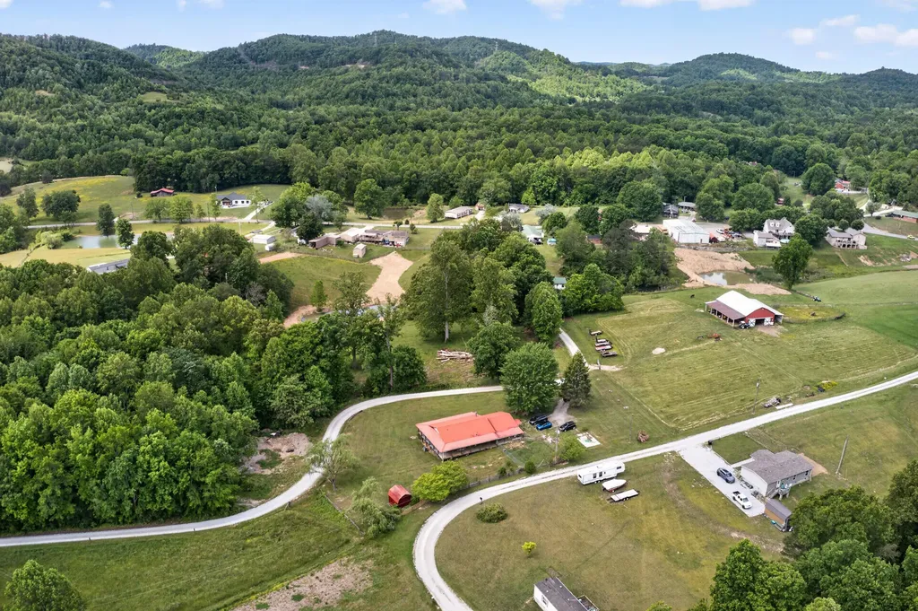 978 State Highway 1064 Woodbine KY 40771
