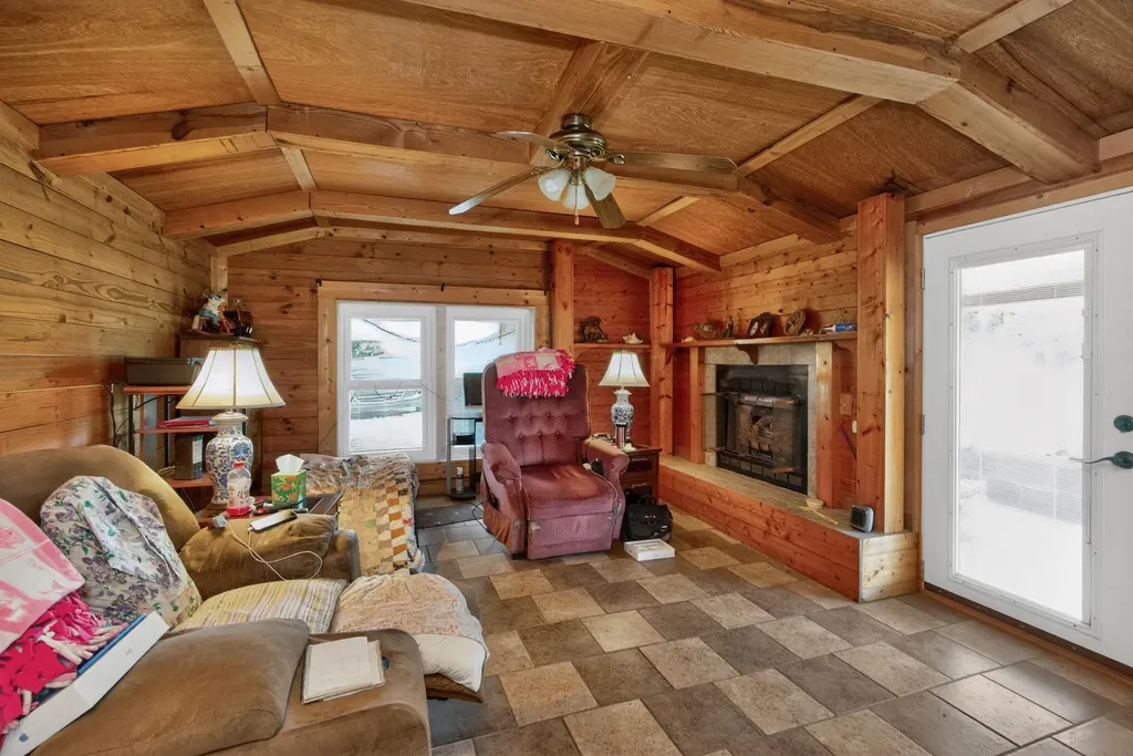 978 State Highway 1064 Woodbine KY 40771