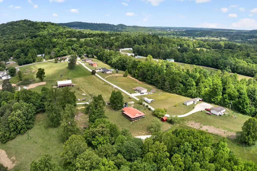 978 State Highway 1064 Woodbine KY 40771