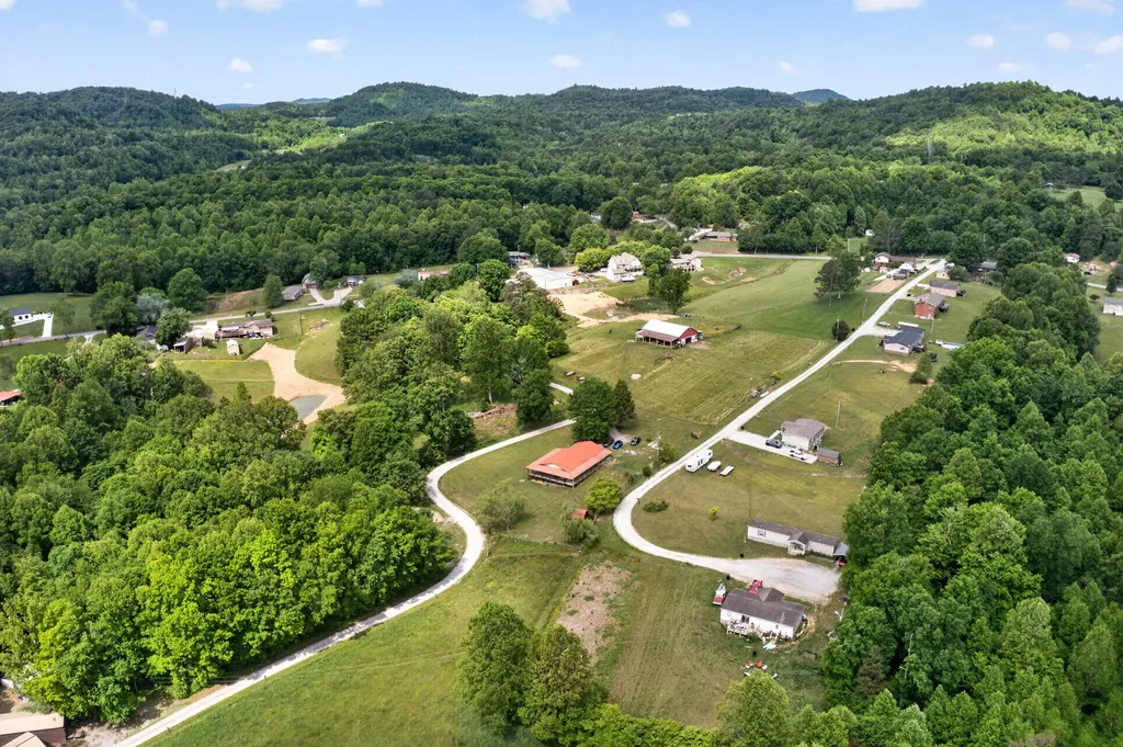 978 State Highway 1064 Woodbine KY 40771