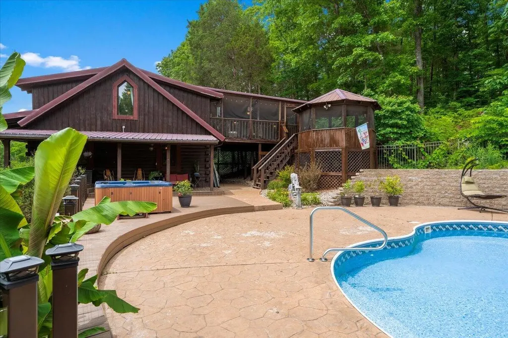 200 Old Log Lick Road Winchester KY 40391