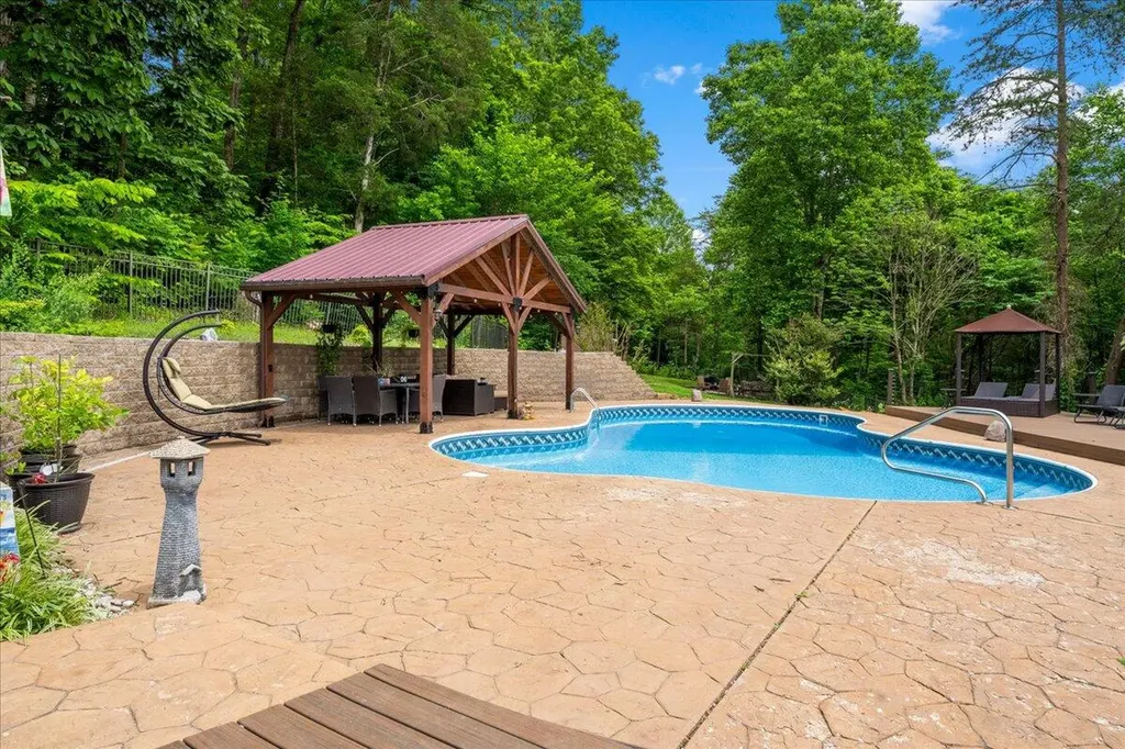 200 Old Log Lick Road Winchester KY 40391
