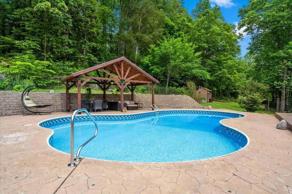 200 Old Log Lick Road Winchester KY 40391