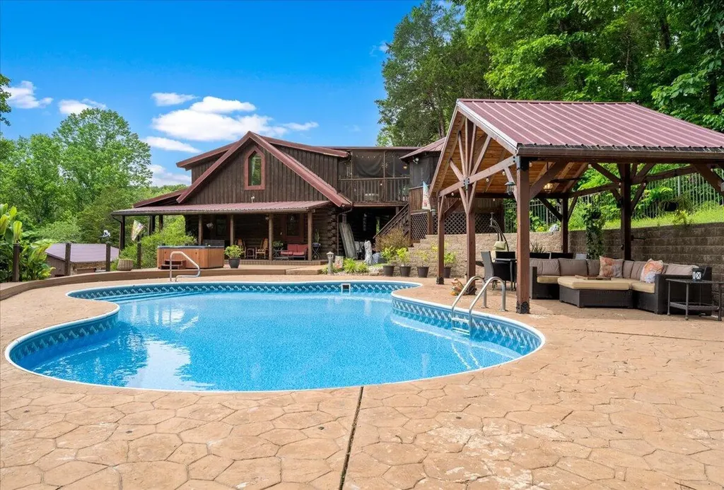 200 Old Log Lick Road Winchester KY 40391