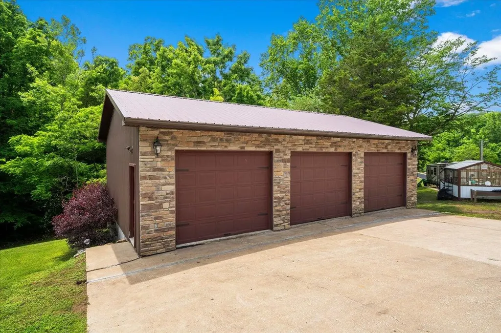 200 Old Log Lick Road Winchester KY 40391