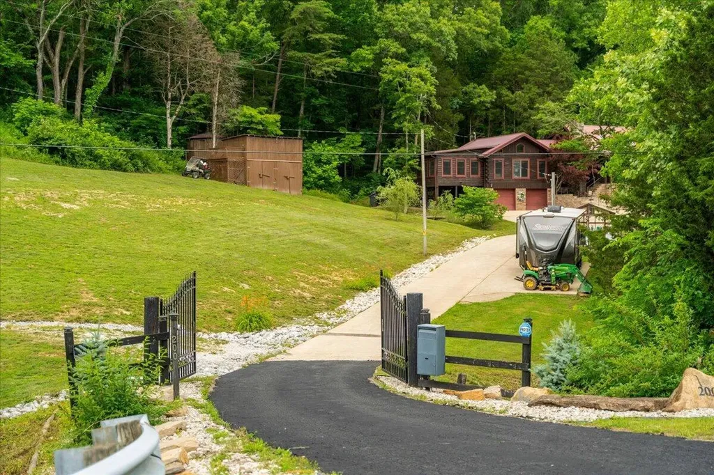 200 Old Log Lick Road Winchester KY 40391