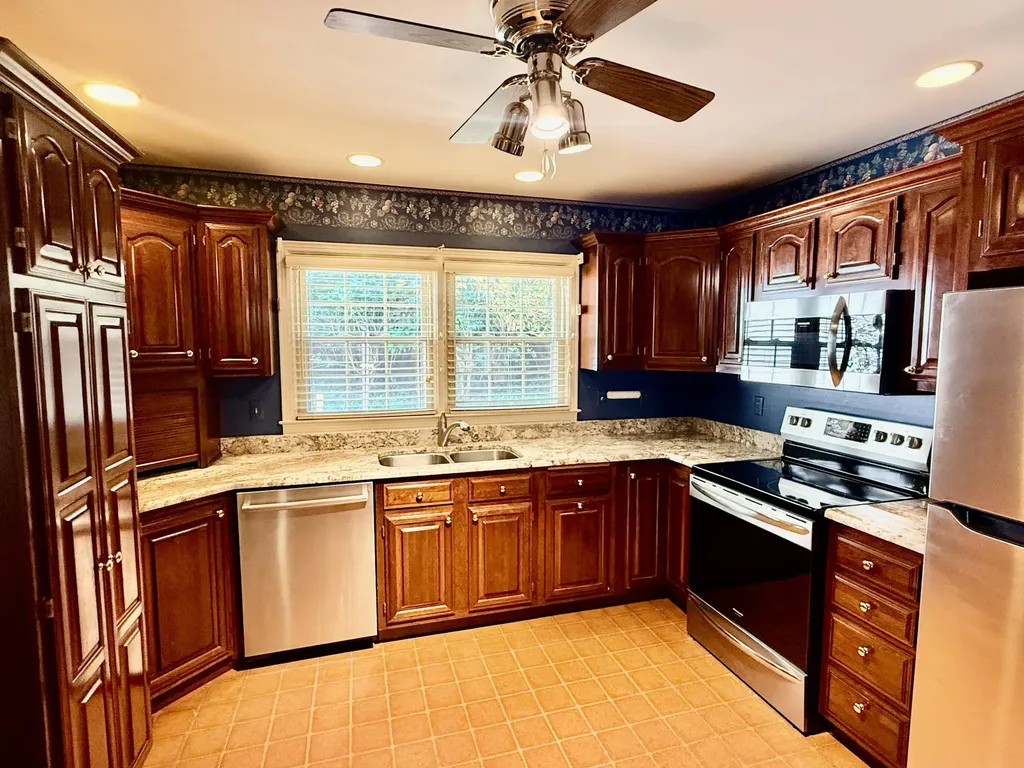 826 Glendover Cove Lexington KY 40502