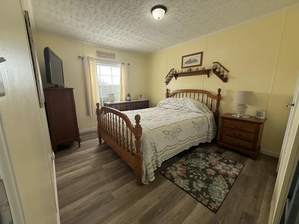 8015 Kentucky 198 Hustonville KY 40437