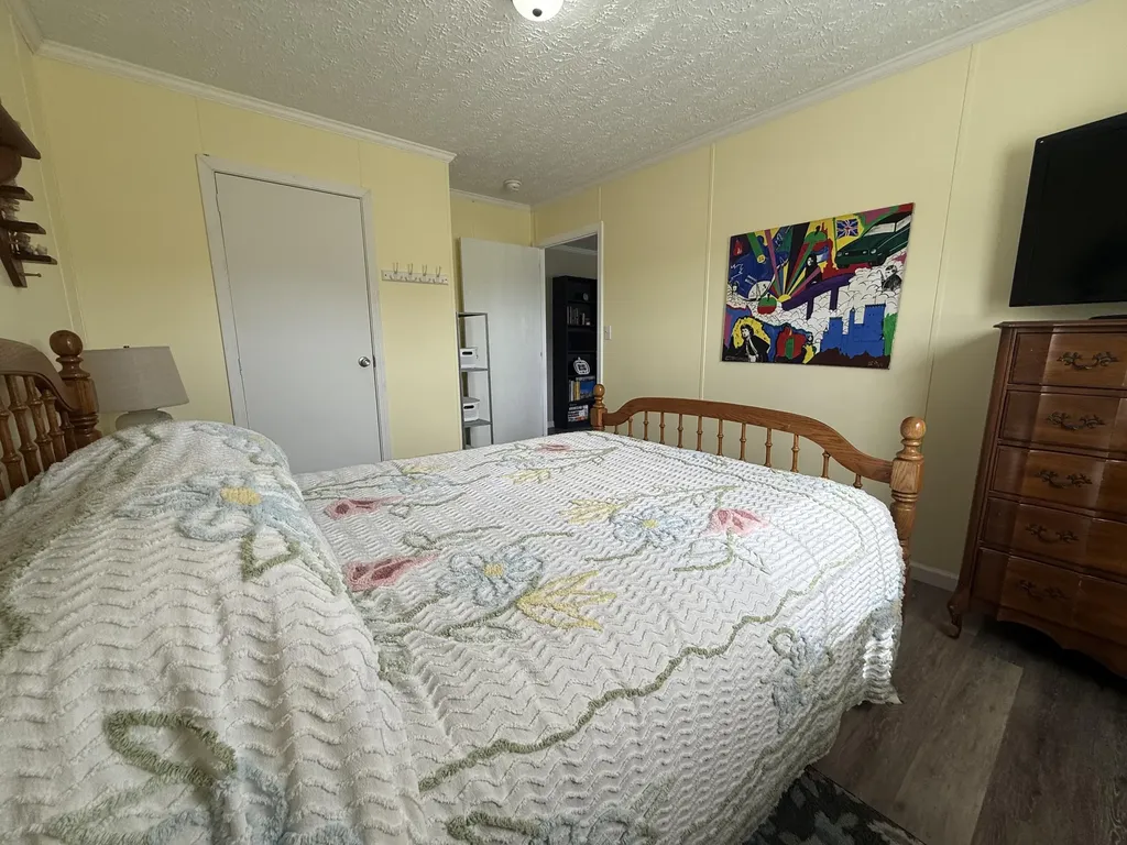 8015 Kentucky 198 Hustonville KY 40437
