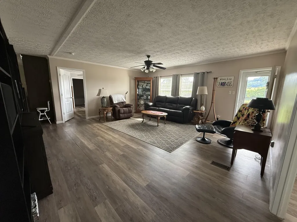 8015 Kentucky 198 Hustonville KY 40437