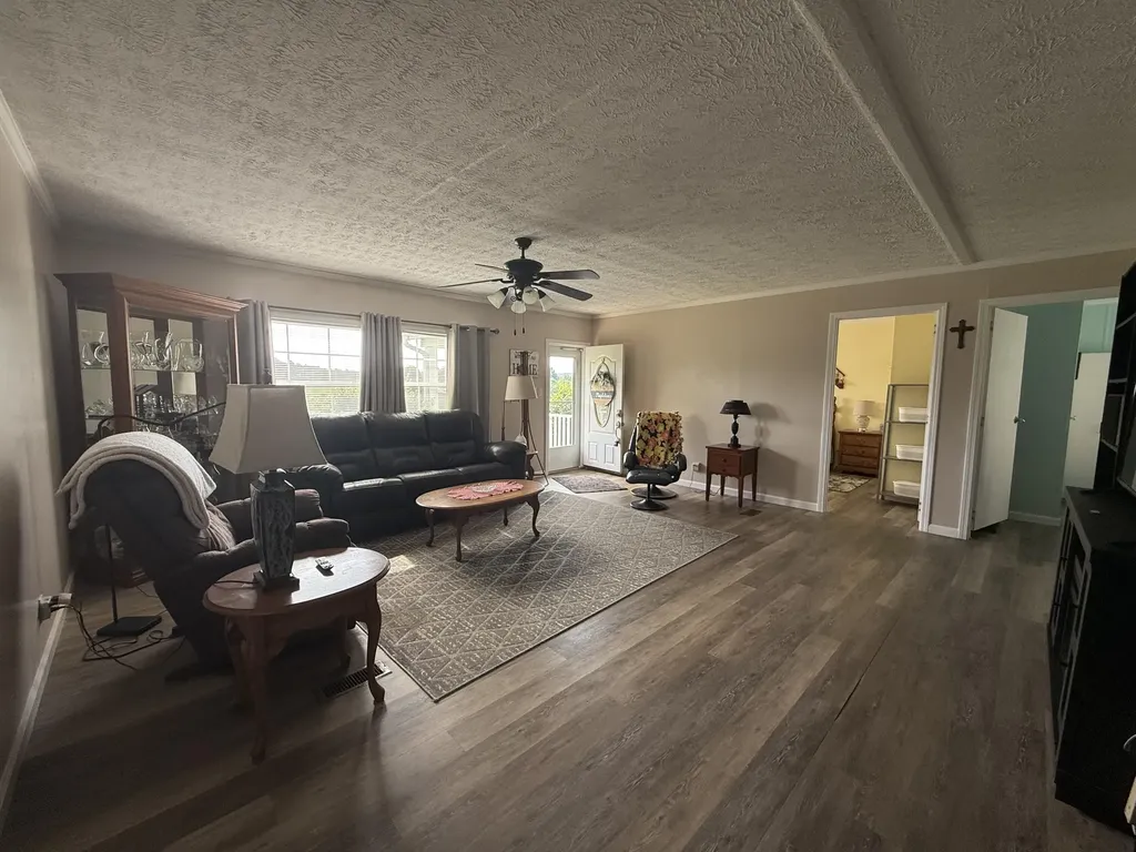 8015 Kentucky 198 Hustonville KY 40437