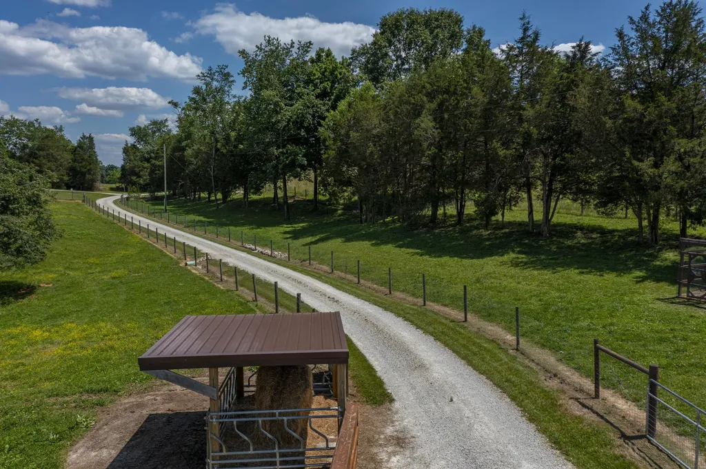 3768 Priceville Road Munfordville KY 42765
