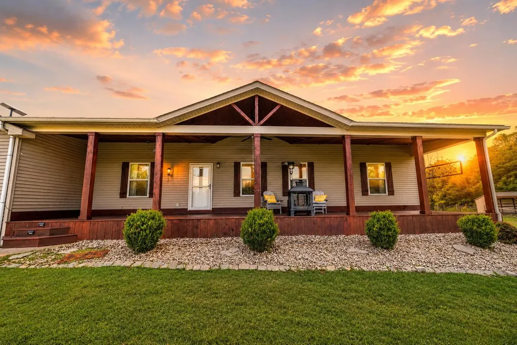 3768 Priceville Road Munfordville KY 42765