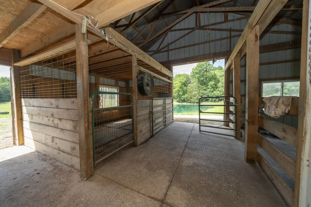 3768 Priceville Road Munfordville KY 42765