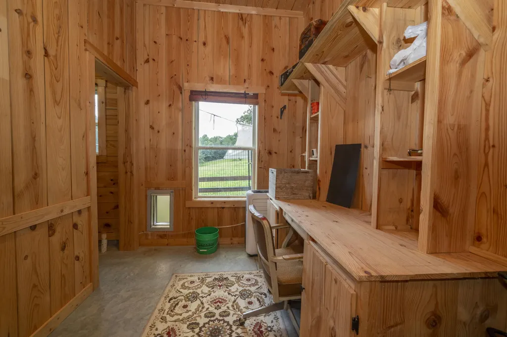 3768 Priceville Road Munfordville KY 42765