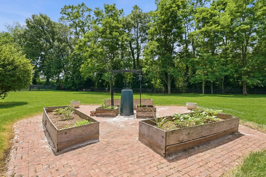 5002 Lupreese Lane Versailles KY 40383