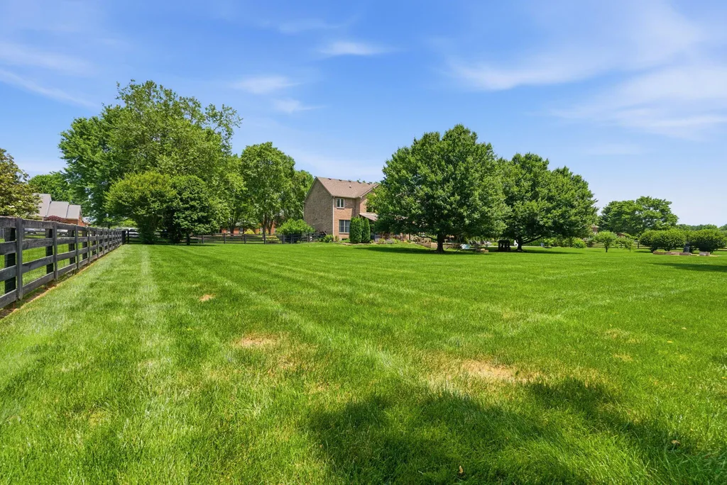 5002 Lupreese Lane Versailles KY 40383