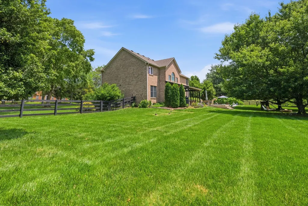 5002 Lupreese Lane Versailles KY 40383