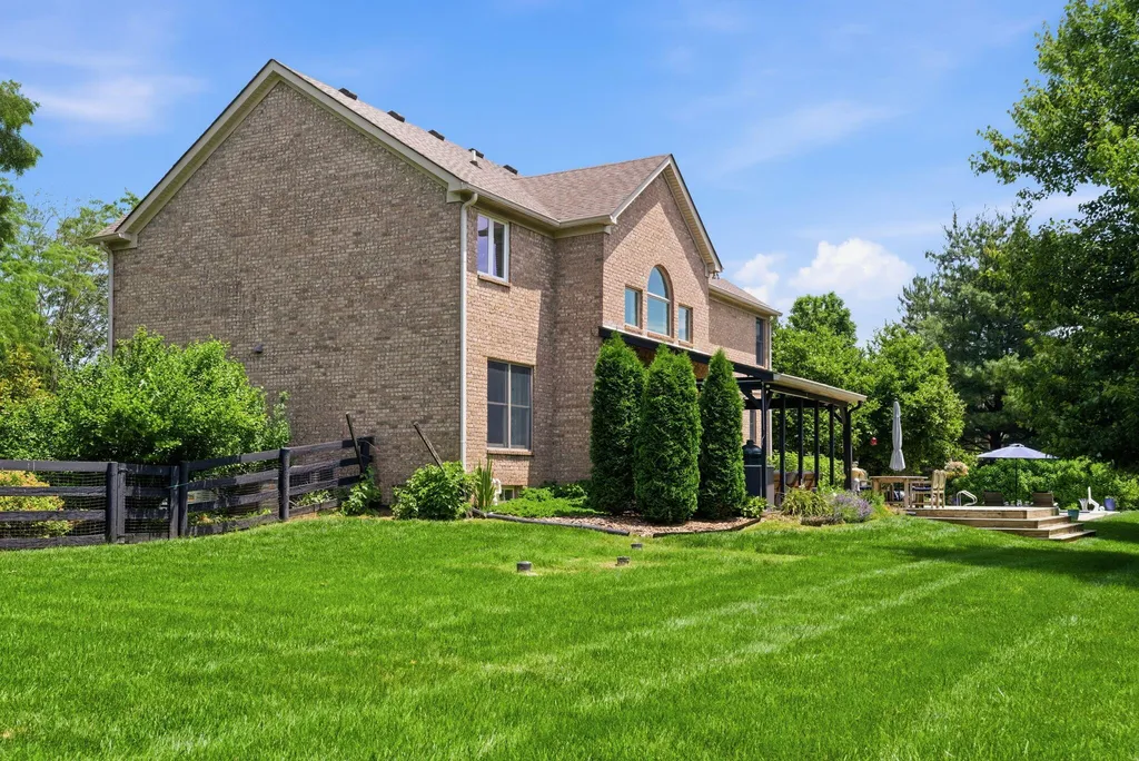 5002 Lupreese Lane Versailles KY 40383