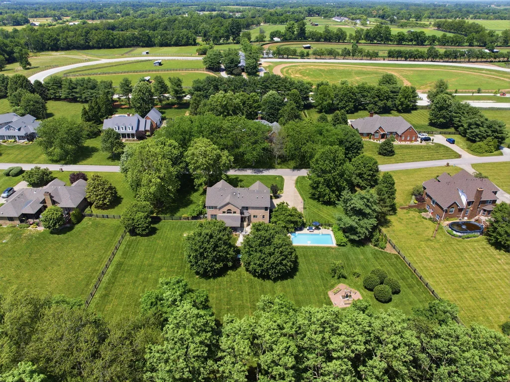 5002 Lupreese Lane Versailles KY 40383