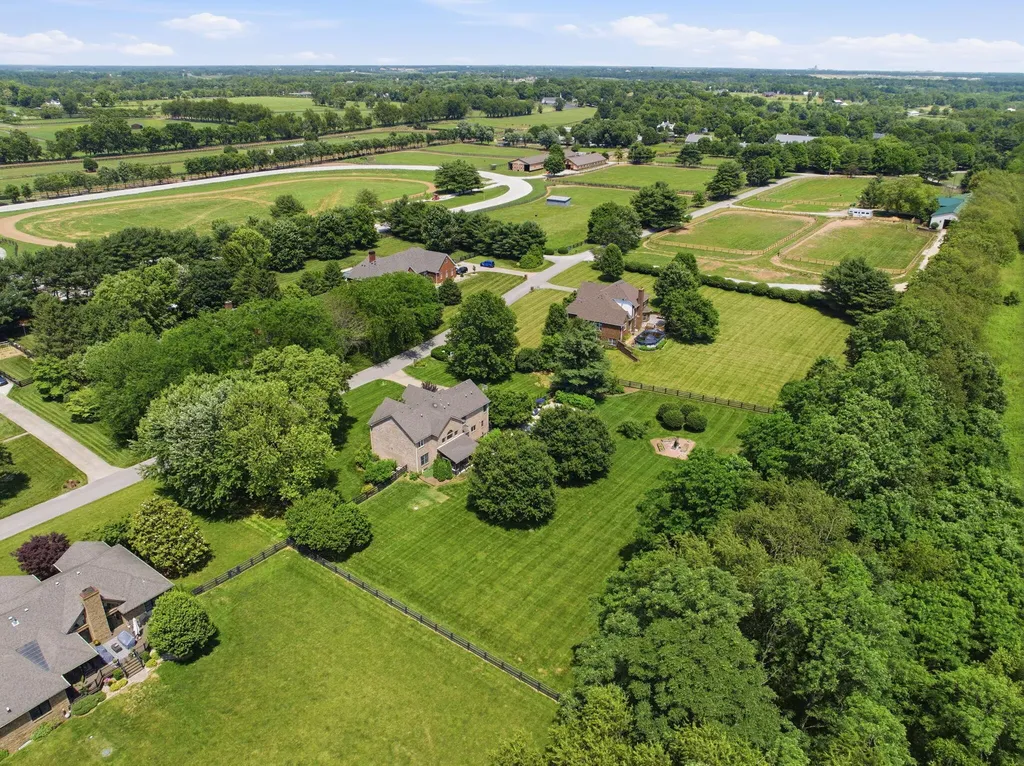5002 Lupreese Lane Versailles KY 40383