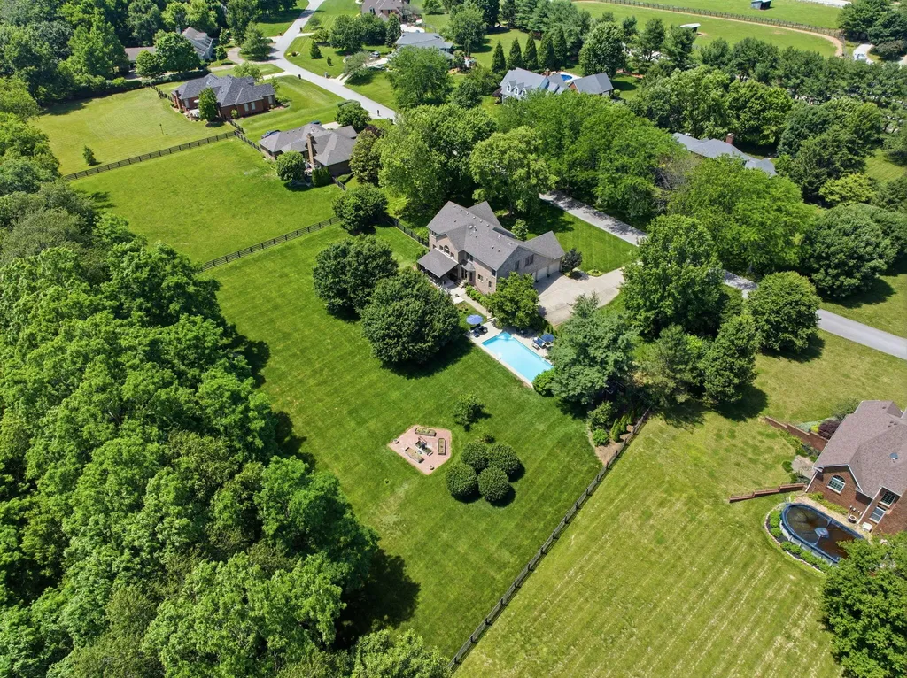 5002 Lupreese Lane Versailles KY 40383