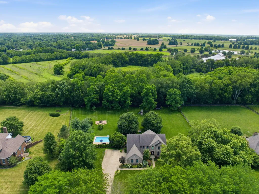 5002 Lupreese Lane Versailles KY 40383