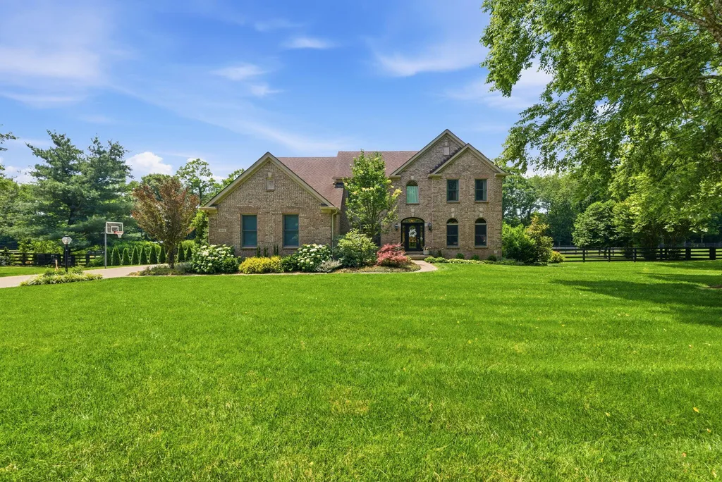 5002 Lupreese Lane Versailles KY 40383