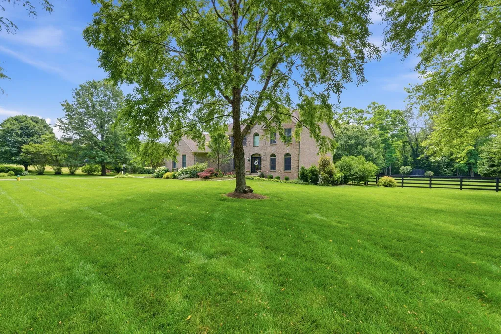 5002 Lupreese Lane Versailles KY 40383