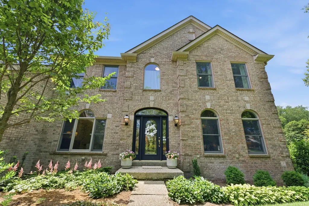 5002 Lupreese Lane Versailles KY 40383