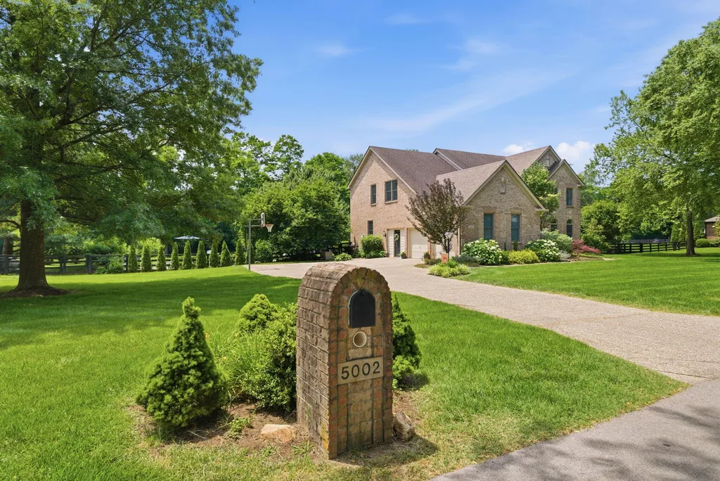 5002 Lupreese Lane Versailles KY 40383