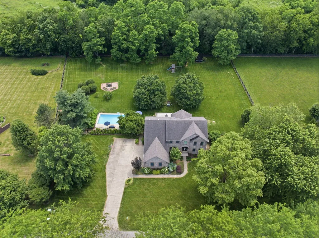 5002 Lupreese Lane Versailles KY 40383