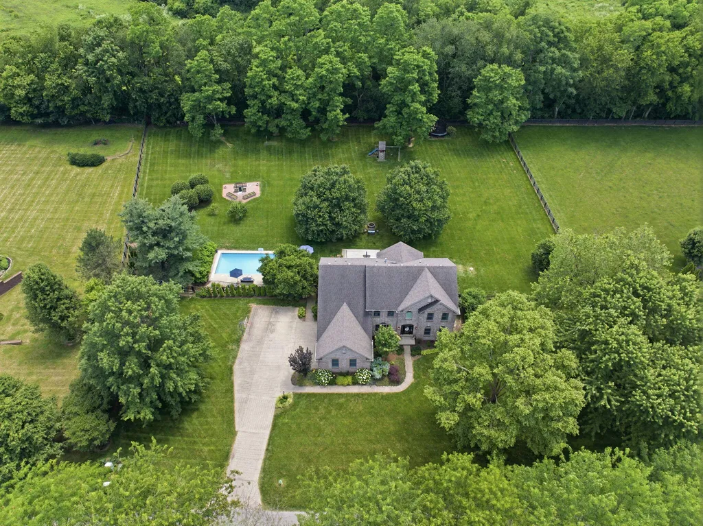 5002 Lupreese Lane Versailles KY 40383