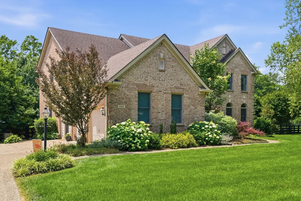 5002 Lupreese Lane Versailles KY 40383