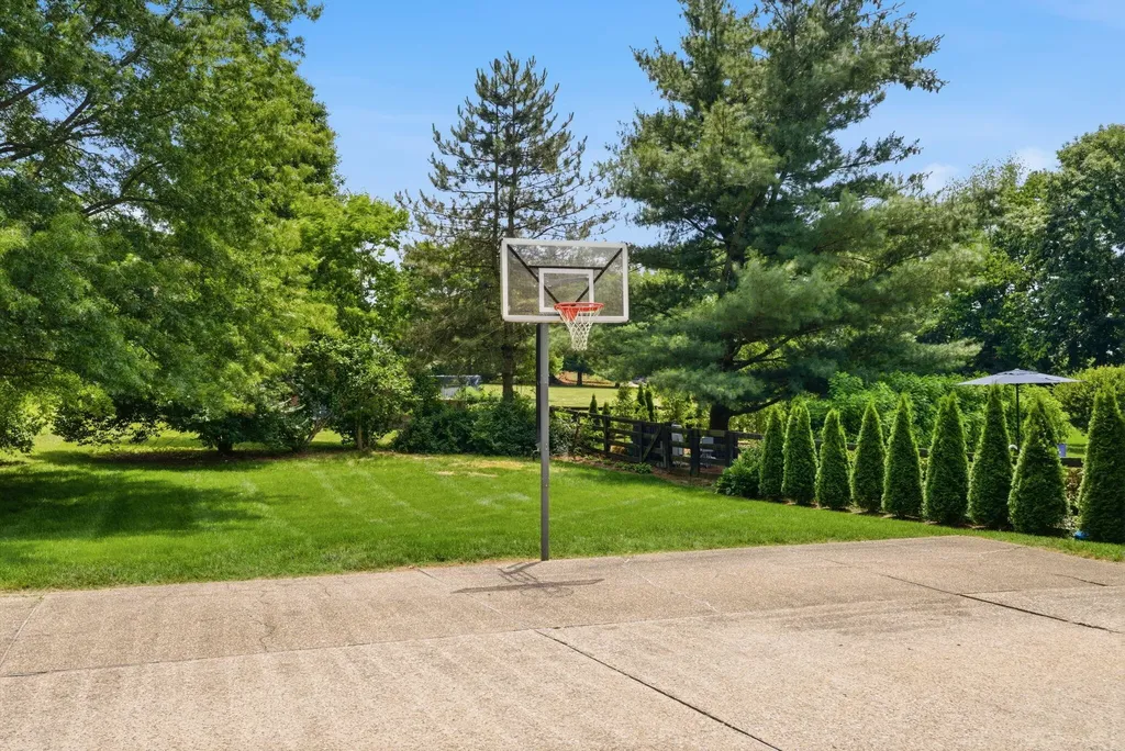 5002 Lupreese Lane Versailles KY 40383