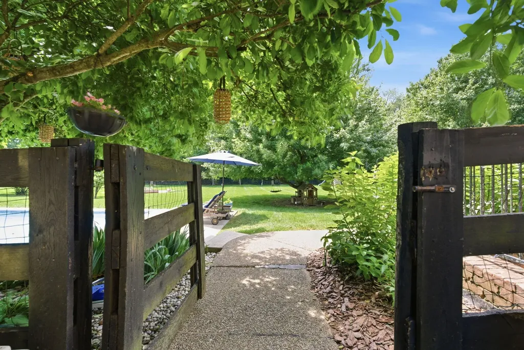 5002 Lupreese Lane Versailles KY 40383