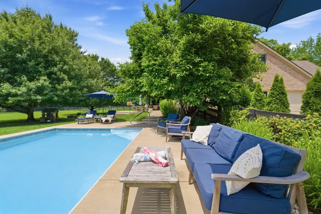 5002 Lupreese Lane Versailles KY 40383