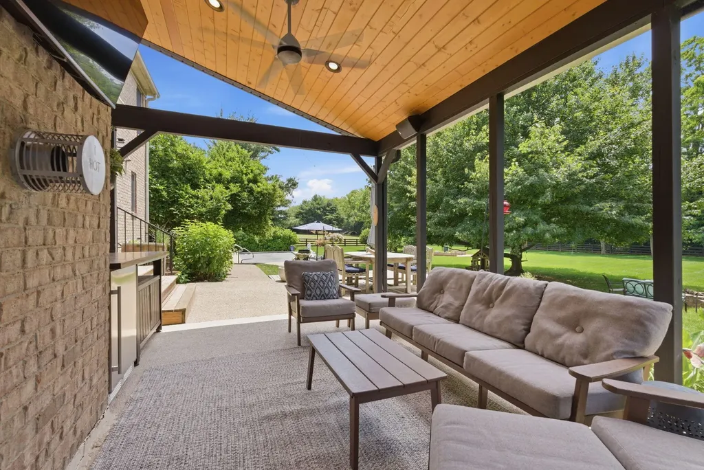 5002 Lupreese Lane Versailles KY 40383