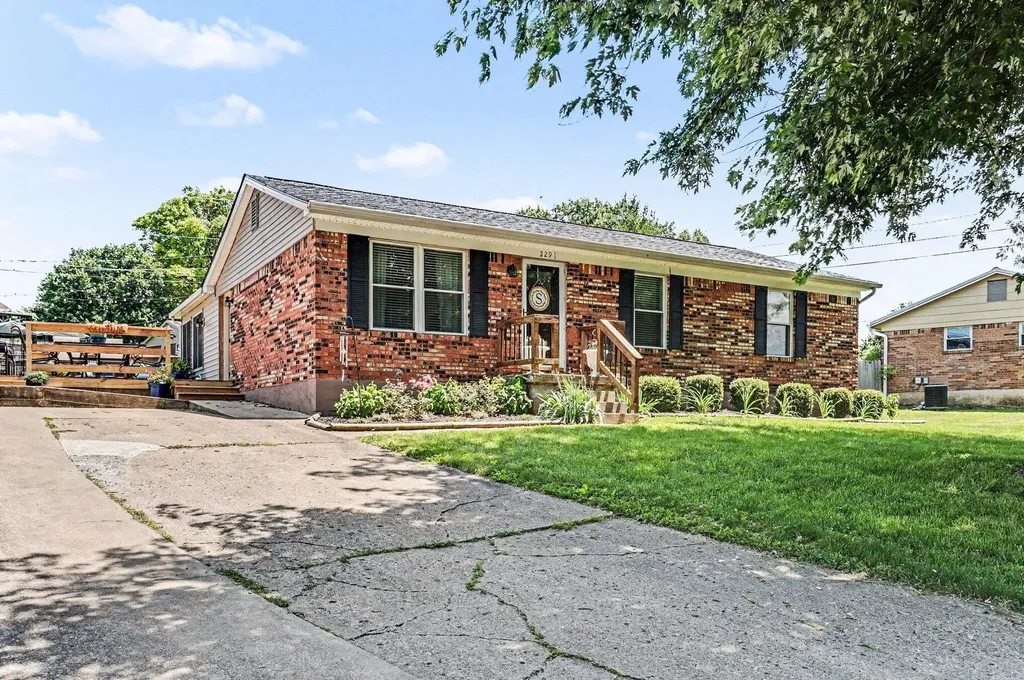 229 Hill N Dell Road Paris KY 40361