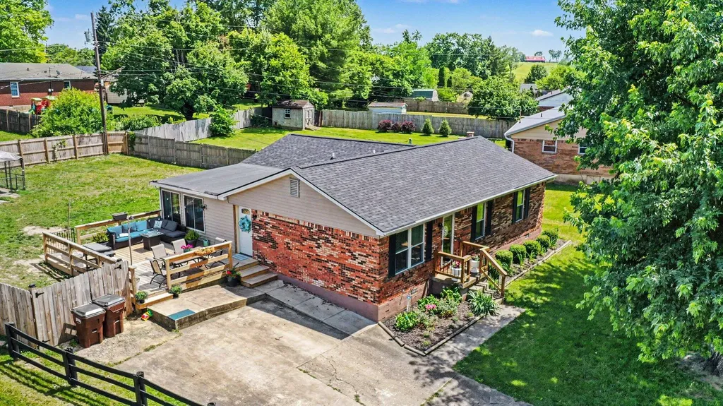229 Hill N Dell Road Paris KY 40361