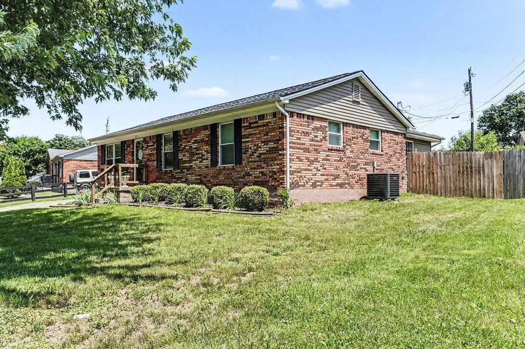 229 Hill N Dell Road Paris KY 40361