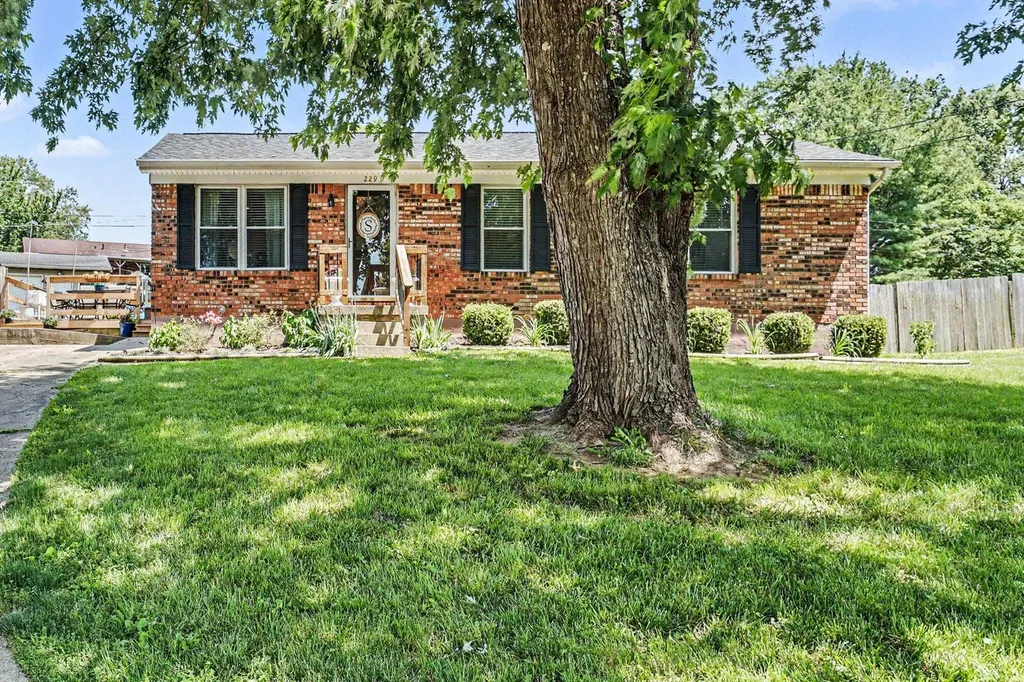 229 Hill N Dell Road Paris KY 40361