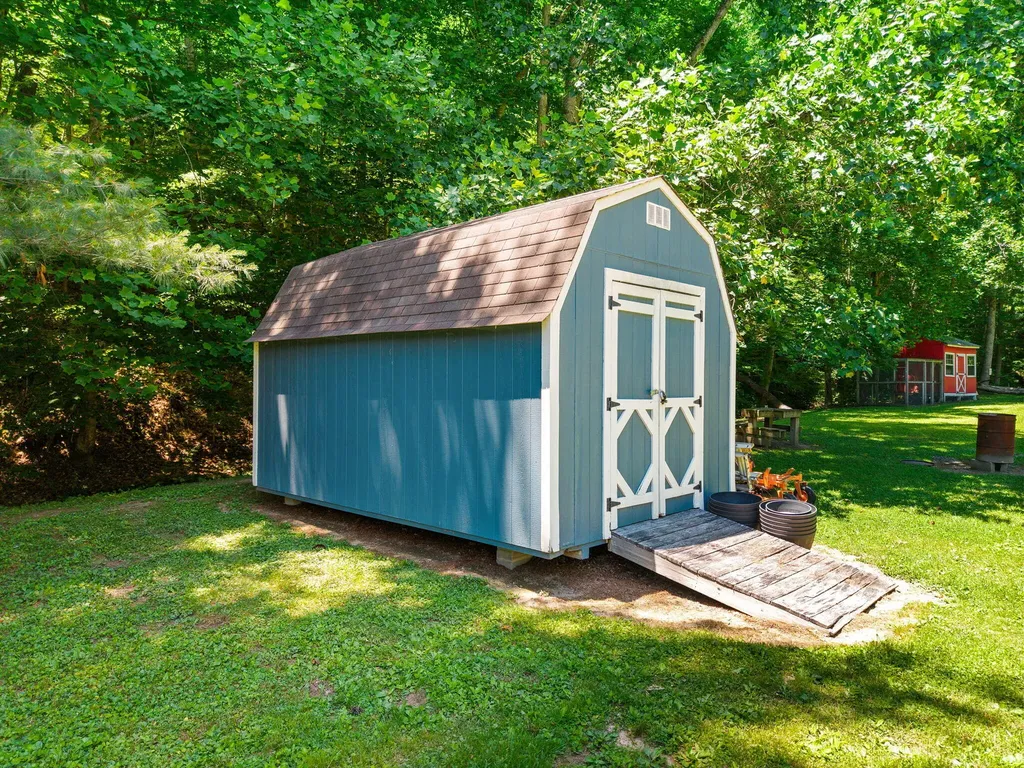 1141 Little Clear Creek Road Mt Vernon KY 40456