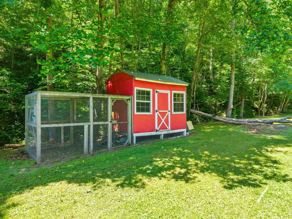 1141 Little Clear Creek Road Mt Vernon KY 40456