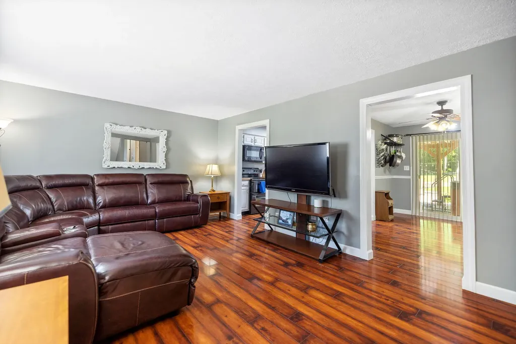 1141 Little Clear Creek Road Mt Vernon KY 40456