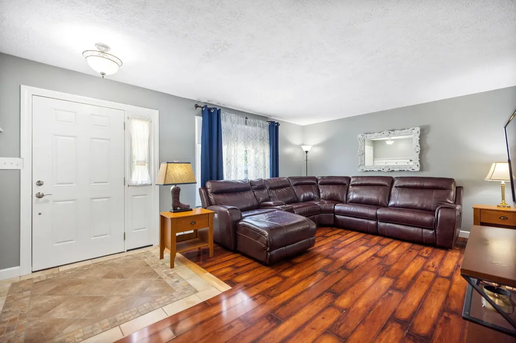 1141 Little Clear Creek Road Mt Vernon KY 40456