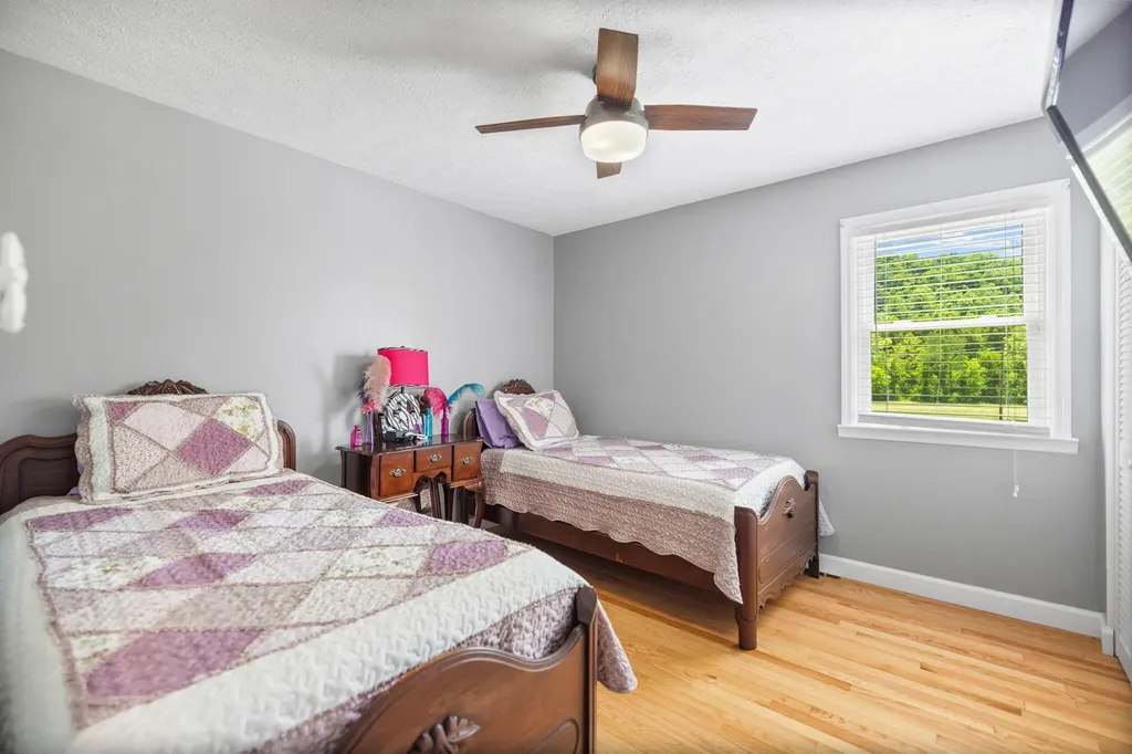 1141 Little Clear Creek Road Mt Vernon KY 40456
