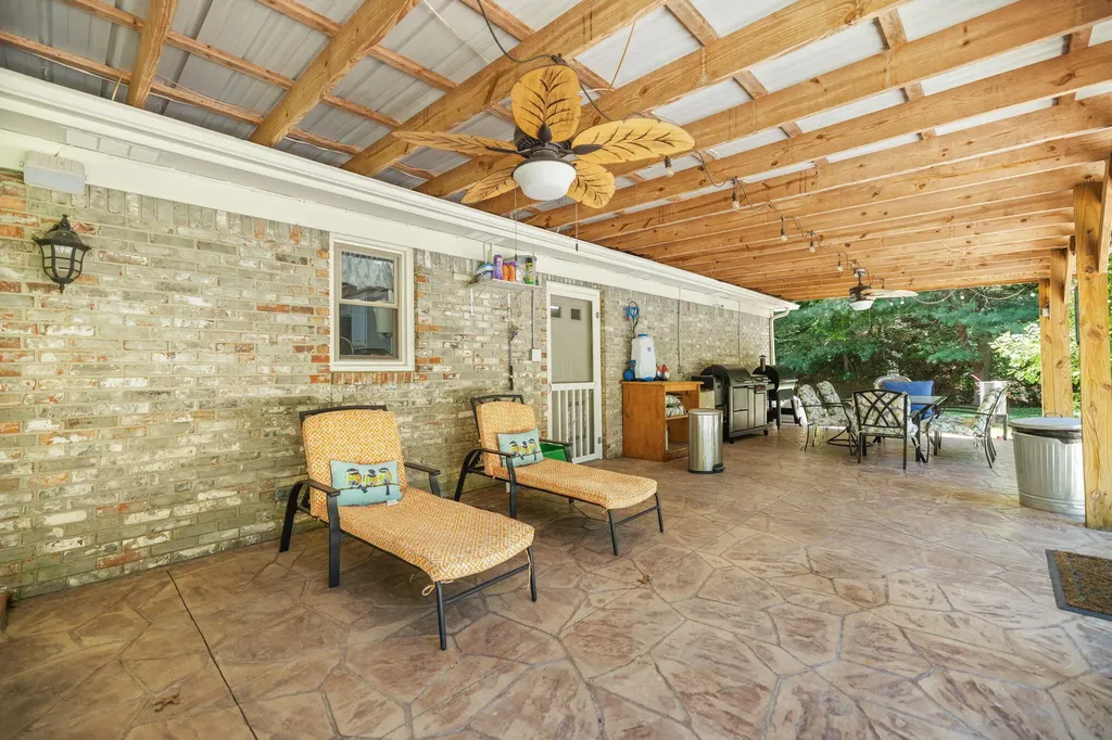 1141 Little Clear Creek Road Mt Vernon KY 40456