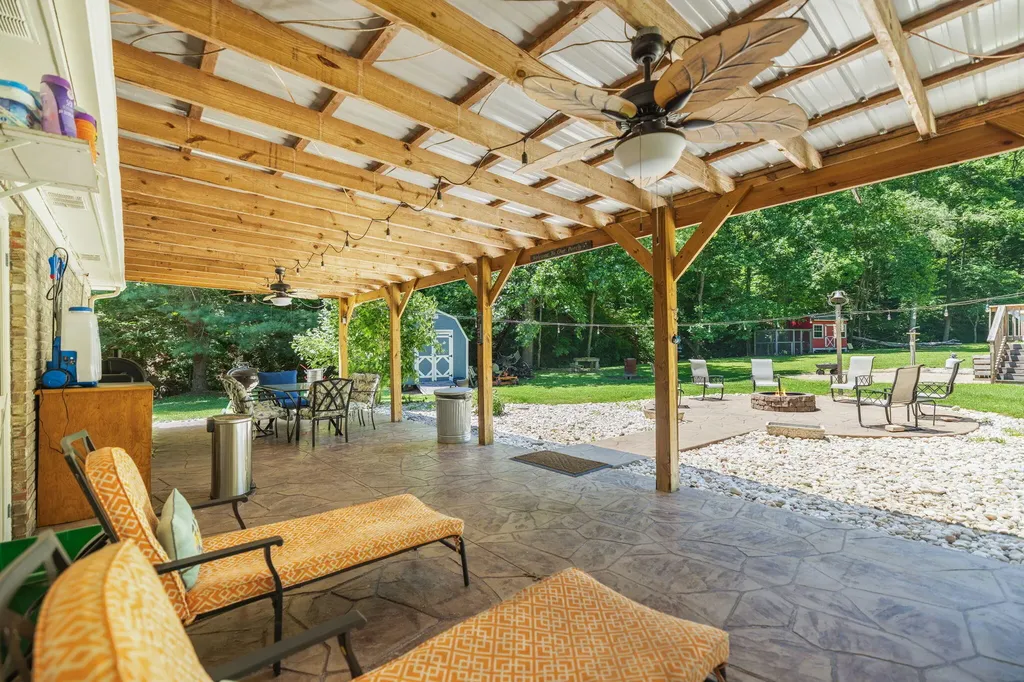 1141 Little Clear Creek Road Mt Vernon KY 40456