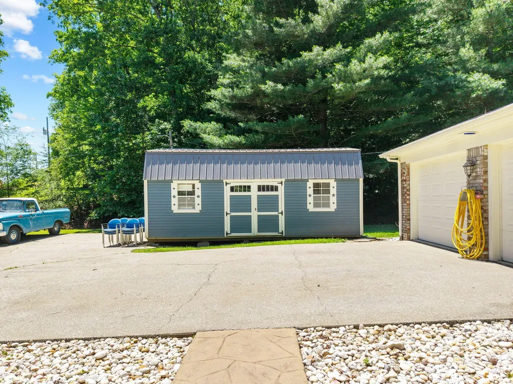 1141 Little Clear Creek Road Mt Vernon KY 40456